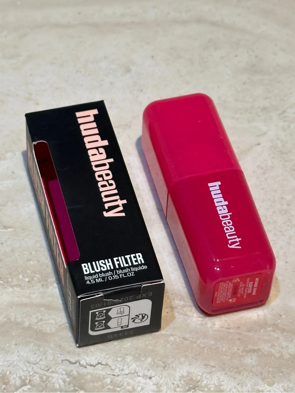 HUDA BEAUTY Blush Filter Soft Glow Liquid Blush Intense Guava
